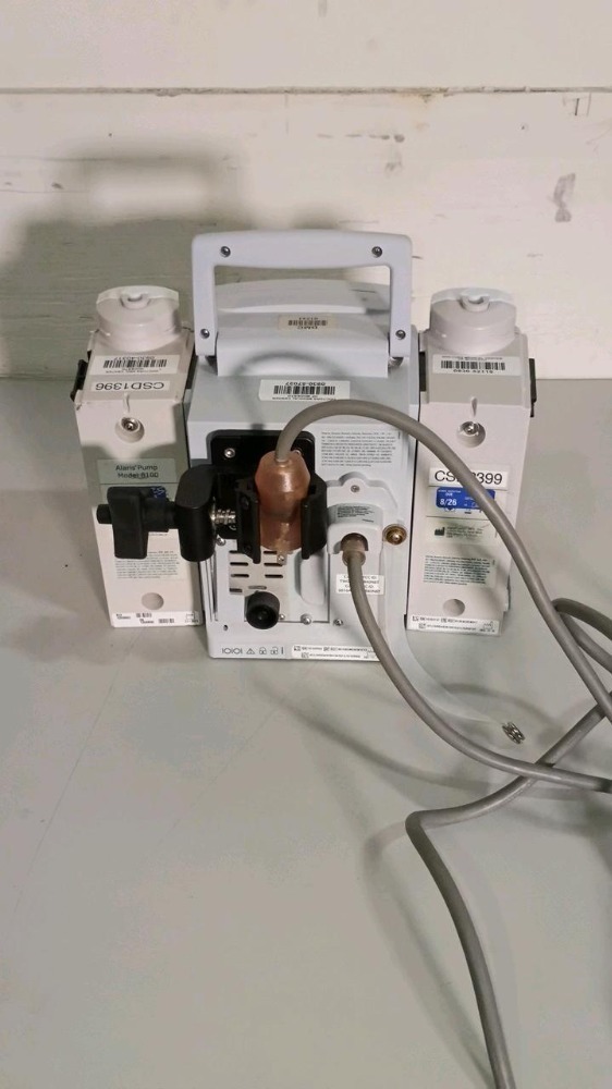 BD 8015 ALARIS PCU INFUSION PUMP WITH (2) 8100 ALARIS PUMP MODULES