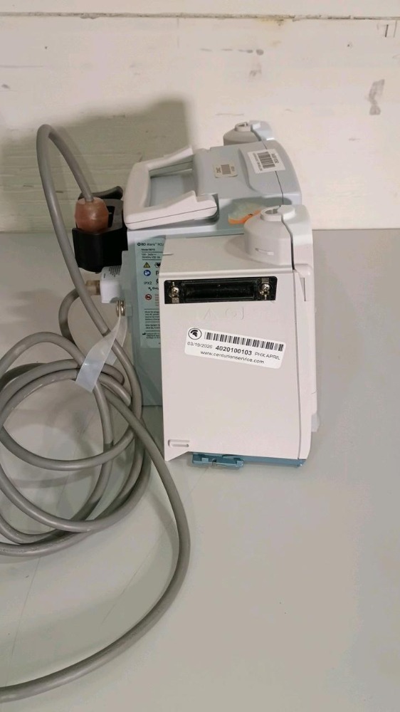 BD 8015 ALARIS PCU INFUSION PUMP WITH (2) 8100 ALARIS PUMP MODULES