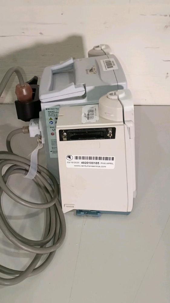 BD 8015 ALARIS PCU INFUSION PUMP WITH (2) 8100 ALARIS PUMP MODULES