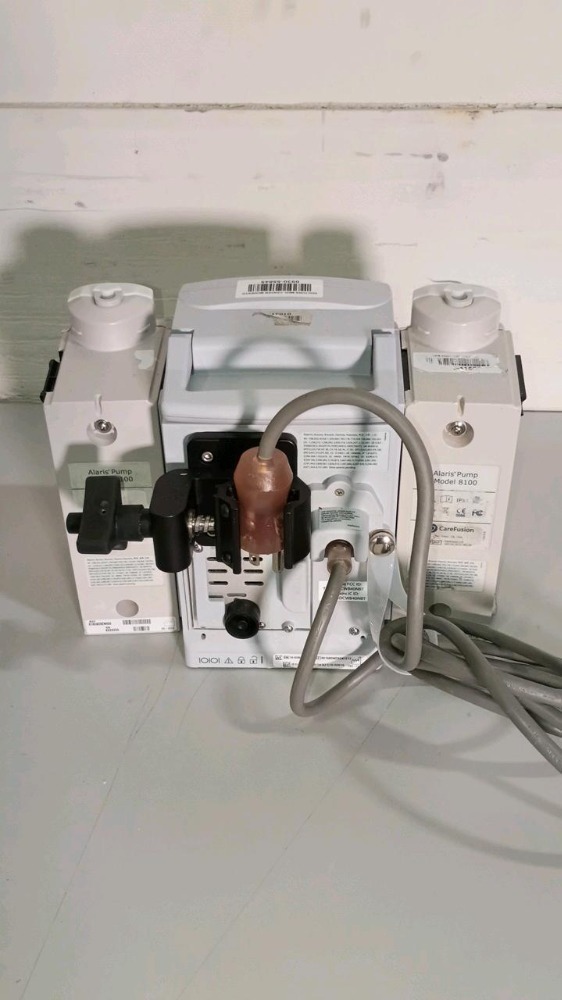 BD 8015 ALARIS PCU INFUSION PUMP WITH (2) 8100 ALARIS PUMP MODULES