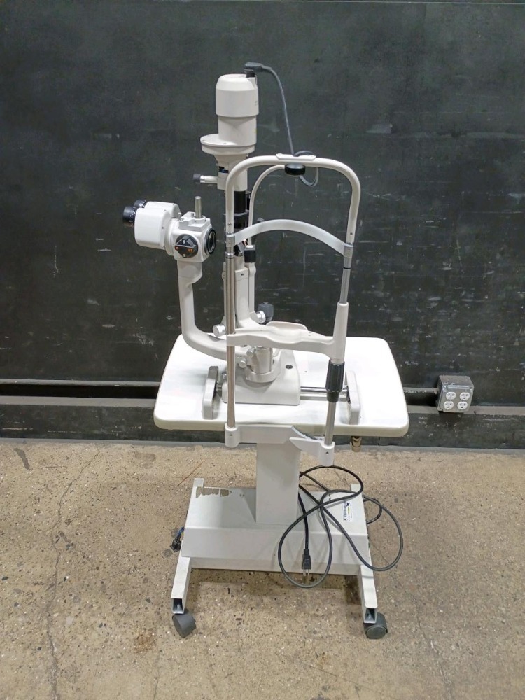 TOPCON SL-D301 SLIT LAMP ON POWER ADJUSTABLE TABLE