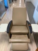 WINCO 567 ROLLING PATIENT RECLINER