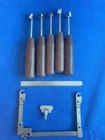 CERVICAL RETRACTOR HANDLES AND FRAME