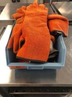 LOT OF STERILIZATION GLOVES