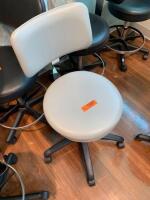 EXAM STOOL WITH BACK SUPPORT