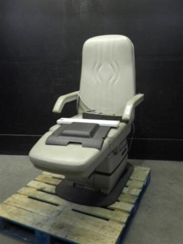 MIDMARK PODIATRY 417 POWER EXAM CHAIR WITH FOOT CONTROL