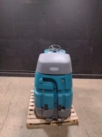 TENNANT T7 FLOOR SCRUBBER