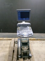 GE VOLUSON P8 ULTRASOUND MACHINE (SERIAL# 269704SU3) (DOM: 10/2014) (OPTIONS: 3D/4D ADVANCED, DICOM, BT ACTIVATION) (13 SOFTWARE VERSION) (ID# 6)