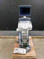GE VOLUSON P8 ULTRASOUND MACHINE (SERIAL # 251852SU0) (DOM:4/2014) (OPTIONS: 3D/4D ADVANCED, DICOM, BT ACTIVATION) (13 SOFTWARE VERSION) (ID# 13)