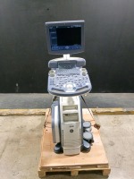 GE VOLUSON P8 ULTRASOUND MACHINE (SERIAL # 231453SU2) (DOM: 10/2013) (OPTIONS: 3D/4D ADVANCED, DICOM, BT ACTIVATION,) (13.0.0 SOFTWARE VERSION) (ID# 41)