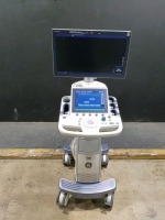 GE LOGIQ P7 ULTRASOUND MACHINE (SERIAL # 317578SU3) (DOM:2/2016) (OPTIONS: DICOM, SCAN ASSISTANT, LOGIQVIEW, ONBOARD REPORTING, AUTOIMT, BFLOW) (R1.0.2 SOFTWARE VERSION) (ID# 15)