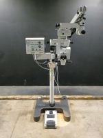 LEICA WILD M690 SURGICAL MICROSCOPE TO INCLUDE DUAL MOUNT BINOCULARS WITH EYEPIECES BOTH (10X/21) BOTTOM LENSE (F=200MM) & MULTI-FUNCTION FOOTSWITCH ON STAND