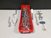 LOT OF VARIOUS INSTRUMENTS