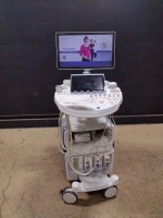 GE VOLUSON E8 ULTRASOUND MACHINE WITH 3 PROBES (RAB 6-D, C1-5, RIC 5-9-D) (SERIAL# E33254) (DOM: 11/2015)