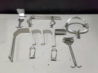 LOT OF RETRACTORS