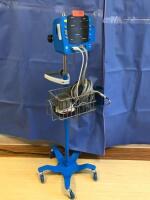 GE V100 VITAL SIGNS MONITOR ON ROLLING STAND