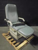 MIDMARK 417 PODIATRY POWER EXAM CHAIR W/FOOTSWITCH