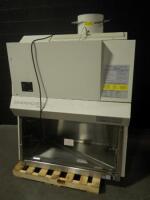 THE BAKER COMP. STERILCHEM GARD III ADVANCE LAB HOOD