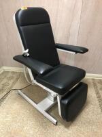 ADJUSTABLE TREATMENT CHAIR WITH ELECTRIC ACTUATOR