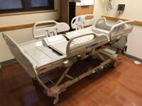 HILL ROM VERSACARE P3200 PATIENT BED