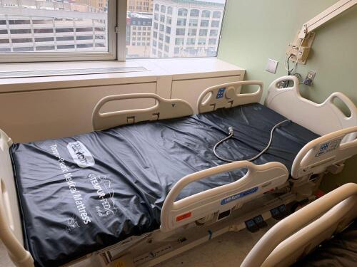 HILL ROM VERSACARE P3200 PATIENT BED