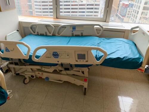 HILL ROM TOTAL CARE P1900 PATIENT BED