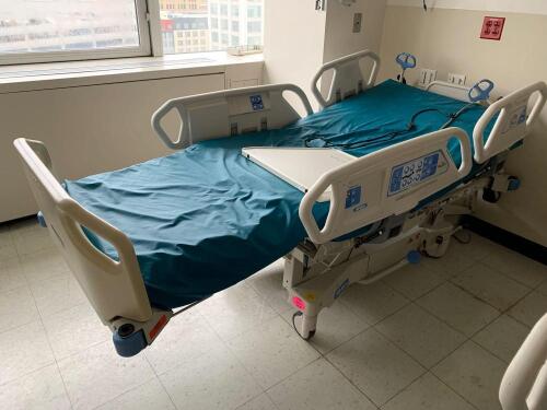 HILL ROM TOTAL CARE P1900 PATIENT BED