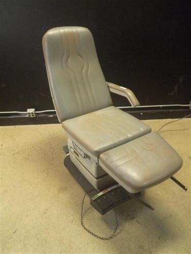 MIDMARK PODIATRY 417 POWER EXAM CHAIR WITH FOOTSWITCH