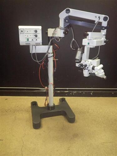 LEICA M690 SURGICAL MICROSCOPE TO INCLUDE DUAL MOUNT BINOCULARS WITH EYEPIECES BOTH (10X/21B) BOTTOM LENSE (F=200MM) & (CAMERA DAMAGE) ON STAND