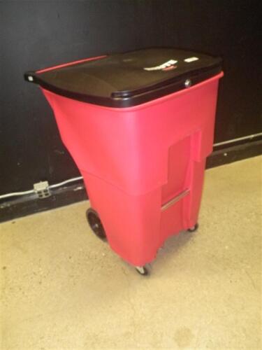 RUBBERMAID GARBAGE CAN