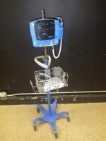 GE DINAMAP CARESCAPE V100 PATIENT MONITOR ON ROLLING STAND