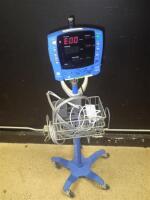 GE DINAMAP CARESCAPE V100 PATIENT MONITOR ON ROLLING STAND