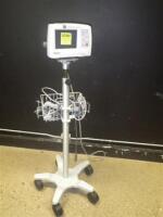 EDWARDS LIFESCIENCES VIGILEO PATIENT MONITOR ON ROLLING STAND