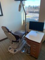 BOYD 2000CB DENTAL CHAIR (MFG 2008) WITH LIGHT,SUCTION AIR, GAS, WATER & HP COMPUTER SCREEN