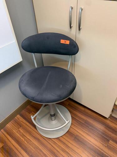 STATIONARY DENTAL CHAIR