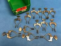 LOT OF MASTOID RETRACTORS