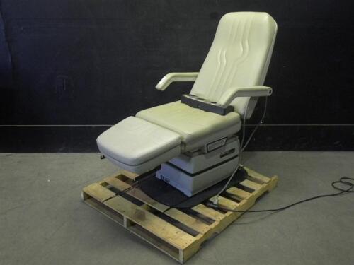 MIDMARK PODIATRY 417 POWER EXAM CHAIR WITH FOOT CONTROL