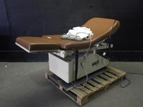 UMF 2024-L POWER EXAM CHAIR WITH FOOT CONTROL