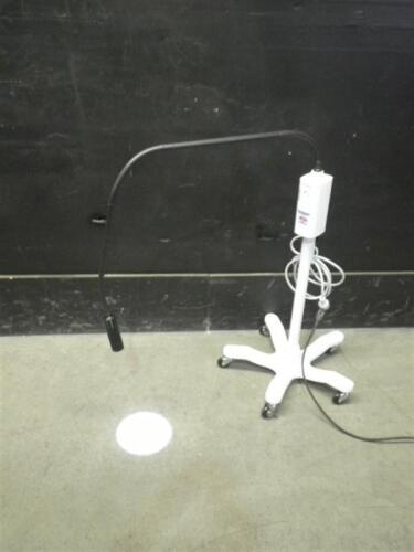 WELCH ALLYN GS IV EXAM LIGHT ON ROLLING STAND