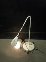 WELCH ALLYN LS-135 EXAM LIGHT ON ROLLING STAND