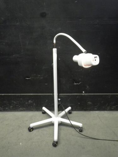 BURTON HALOGEN BRIGHT SPOT EXAM LIGHT ON ROLLING STAND