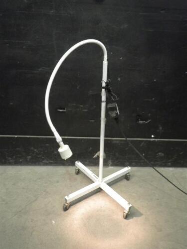 EXAM LIGHT ON ROLLING STAND