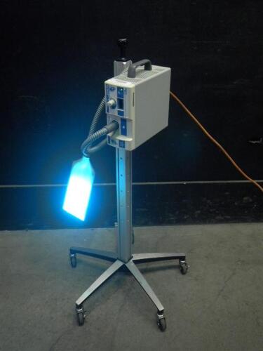 OHMEDA BILIBLANKET PLUS PHOTOTHERAPY SYSTEM ON ROLLING STAND