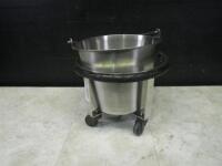 KICKBUCKET WITH ROLLING STAND