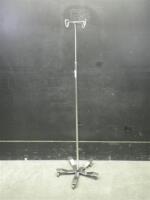 IV POLE WITH FOOTSWITCH ON ROLLING STAND