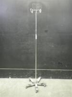 IV POLE WITH FOOTSWITCH ON ROLLING STAND