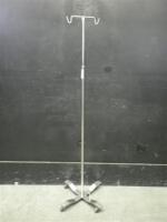 IV POLE WITH FOOTSWITCH ON ROLLING STAND