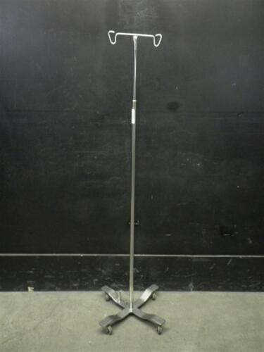 IV POLE WITH FOOTSWITCH ON ROLLING STAND
