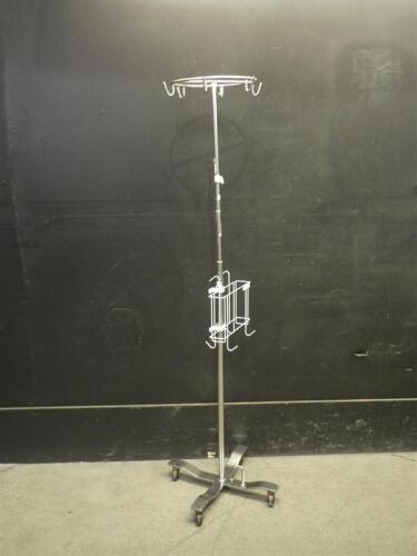 IV POLE WITH FOOTSWITCH ON ROLLING STAND
