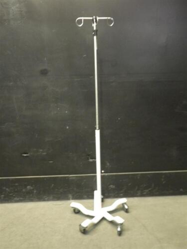 IV POLE ON ROLLING STAND